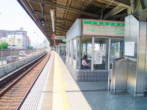 東三国駅のホーム